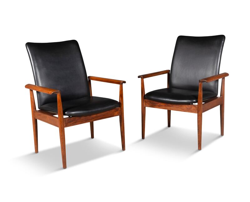 Finn Juhl is represented with a pair of rosewood Diplomat chairs produced by Cado (€2,000-€3,000)