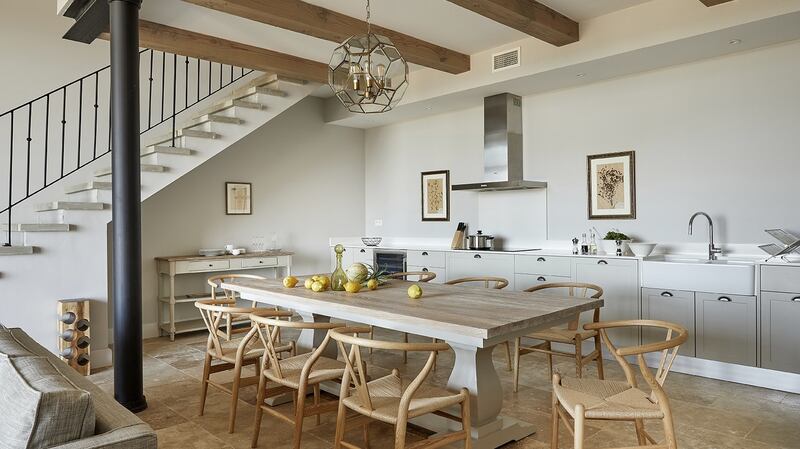 Kitchen and dining area in one of the villas at Château Capitoul