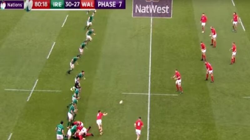 Gareth Davies moves the ball to Scott Williams at first receiver.