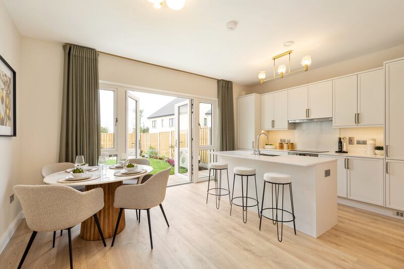 The Blossoms: kitchen/diningroom