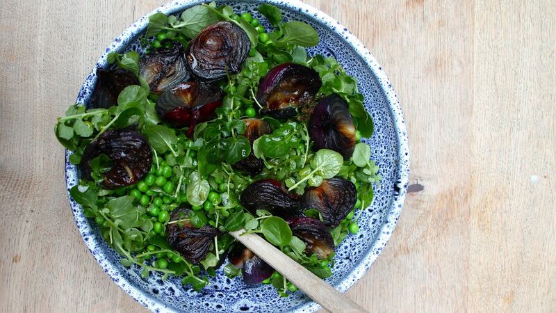 Roasted red onions, rocket and peas