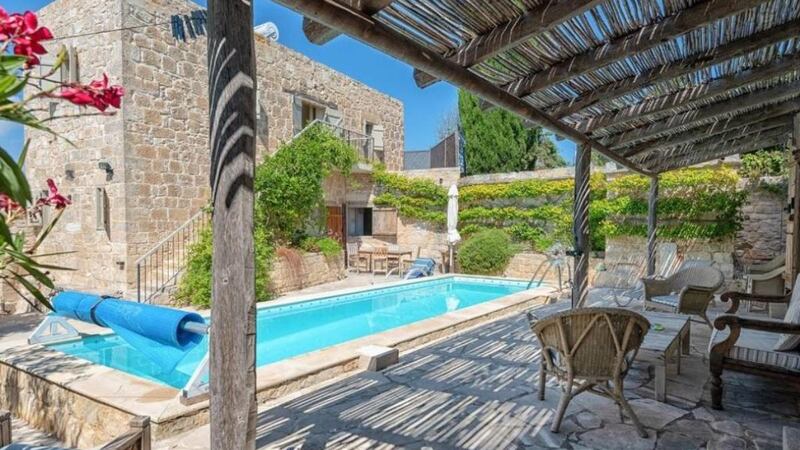 €350,000: two-bedroom house with outdoor pool and two-bedroom pool house