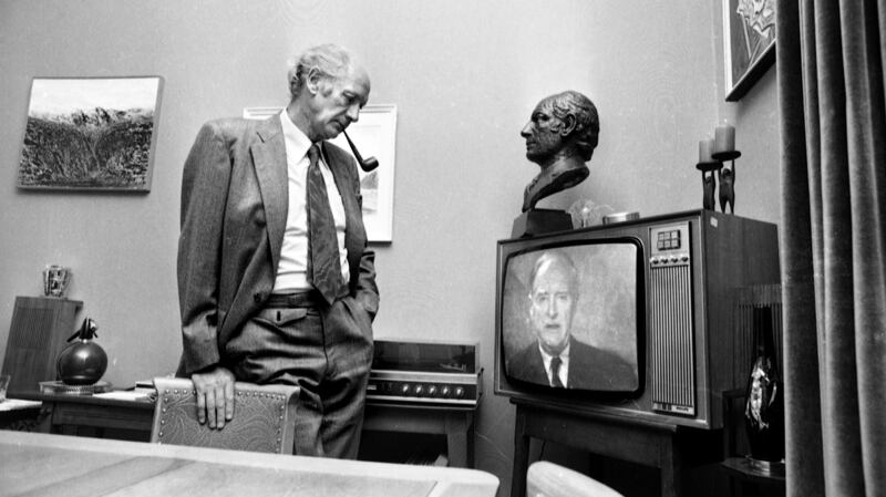 Fianna Fáil leader Jack Lynch watches Liam Cosgrave conceding that he has lost the 1977 general election.