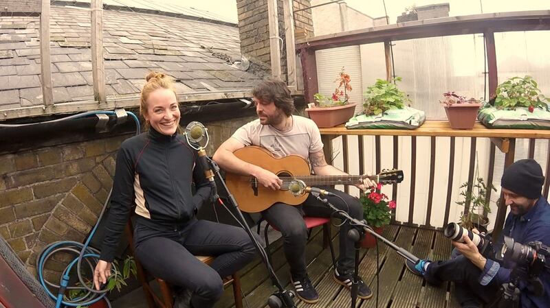 Radie Peat and Darragh Lynch of Lankum performing on a rooftop