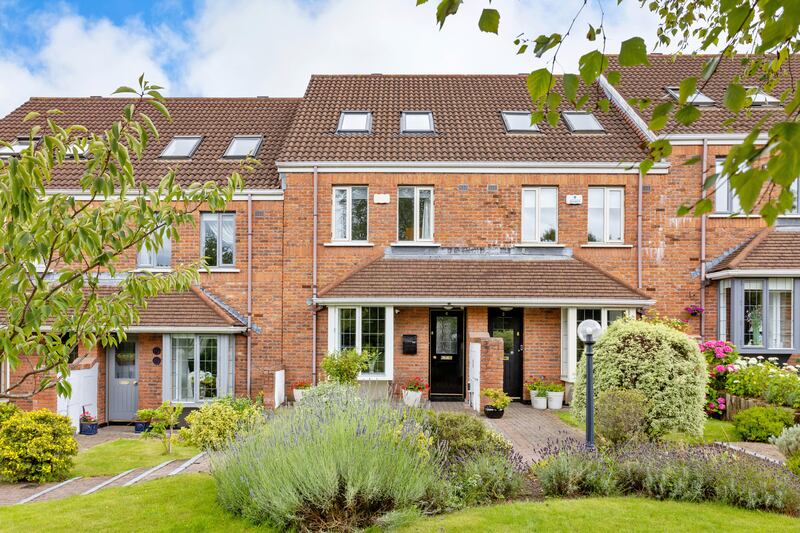 6 The Courtyard, Foxrock Park, Dublin 18