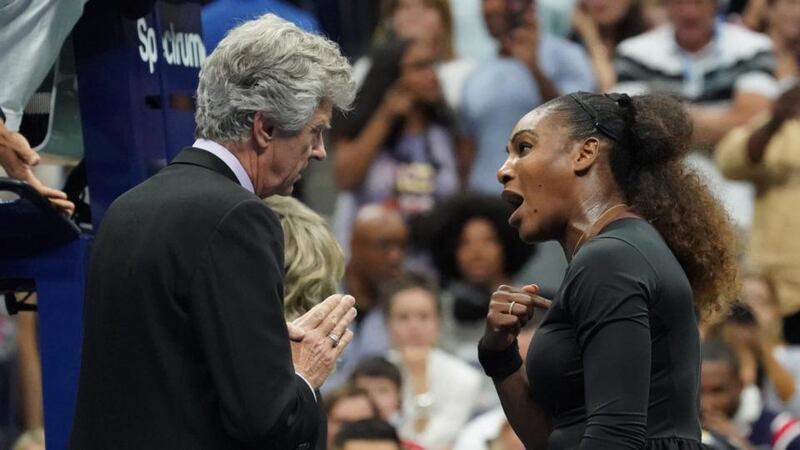 Williams argues with the official. Photo: Getty Images
