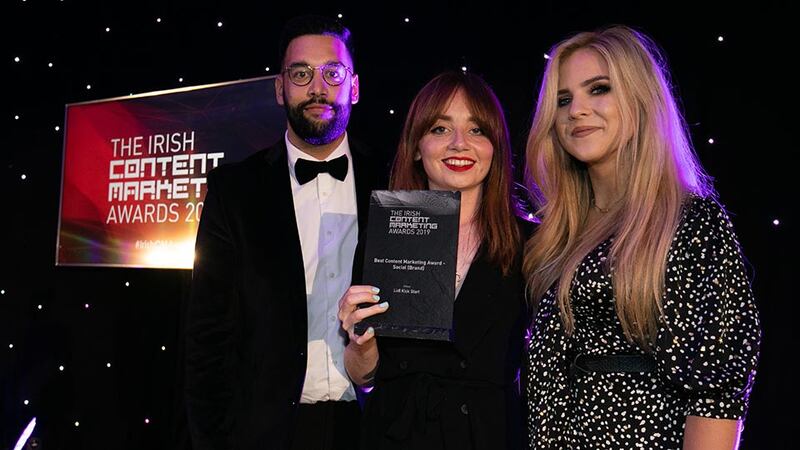 Niamh Keenan, Senior Content Marketing Executive, Cpl presents the Best Content Marketing Award - Social (Brand) to Tom Mughal & Aisling Wallis, Lidl Ireland.