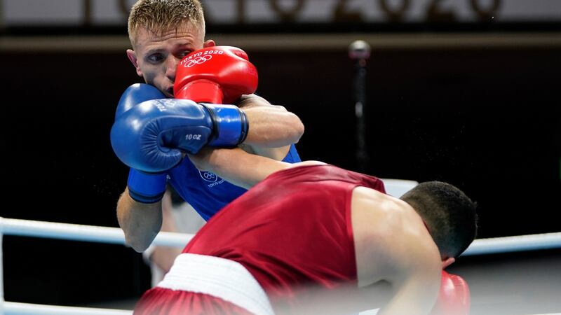 Kurt Walker (blue) exchanges punches with Jose Brotons. Photo: Frank Franklin II/AP Photo