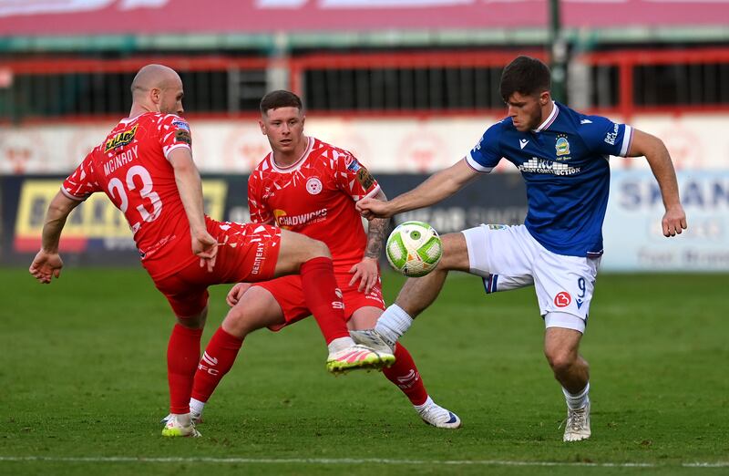 Linfield's Kieran Offord is challenged by Shelbourne's Kerr McInroy and Kameron Ledwidge. Photograph:  Charles McQuillan/Getty Images