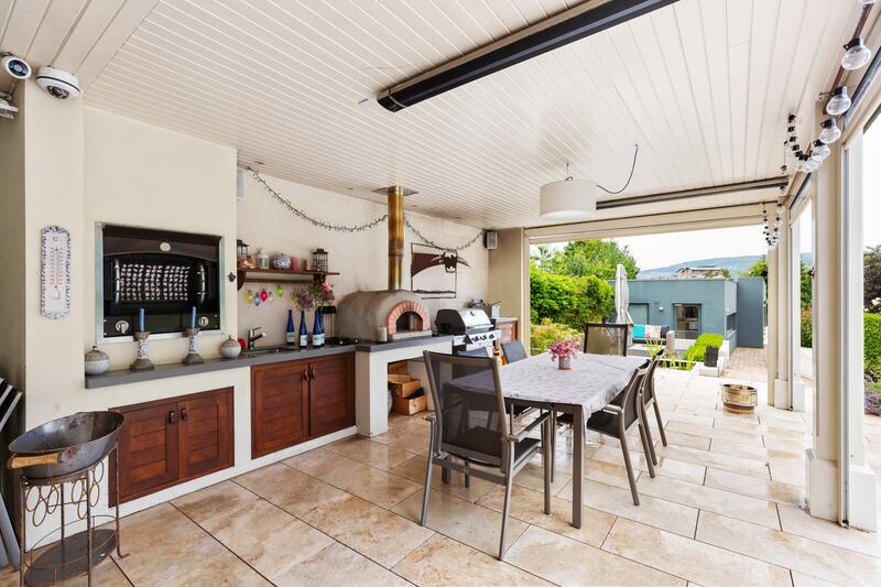 Outdoor kitchen