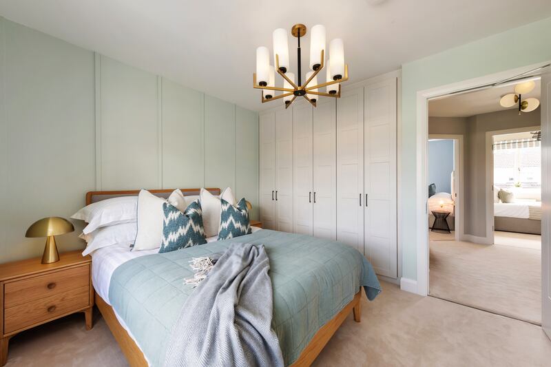 A heat-recovery ventilation system keeps the house constantly warm while keeping the air fresh, extracting the stale air and transferring the heat to the livingroom and bedrooms.