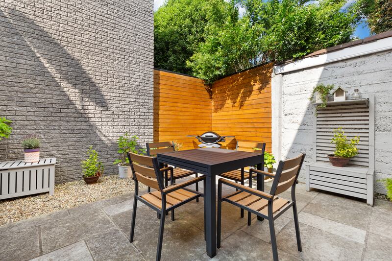 Patio garden to rear