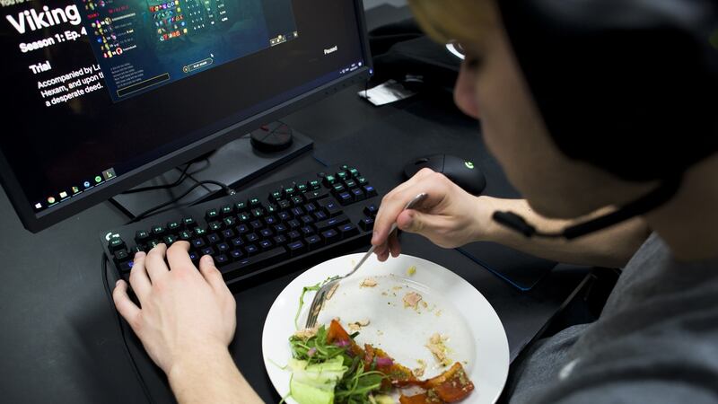 Patrik Jíru finishes a dinner of salmon and vegetables at his desk during Team Origen’s scrimmages at Rfrsh Entertainment’s offices in Copenhagen. Photograph: Pete Kiehart/ The New York Times