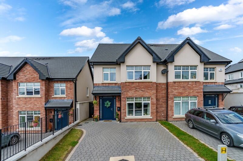 Two of the first-floor bedrooms have their own en suite and there’s a family bathroom, while the fourth bedroom sits on the second floor