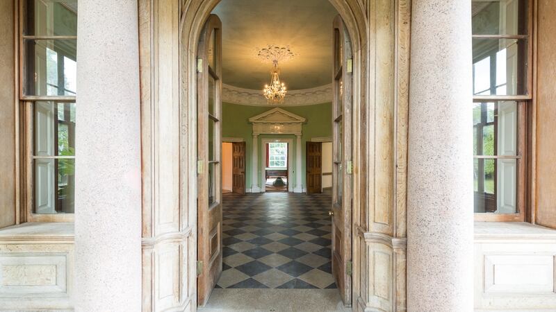 Browne’s Hill House occupies the site of an ancient abbey granted to the Browne family from Essex in the 17th century.