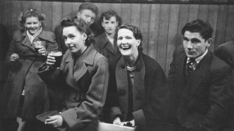 A group of friends in a pub, Dublin, July 1955. Photo by Charles Hewitt/Picture Post/Hulton Archive/Getty Images