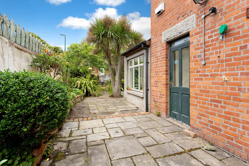 Side access to garden