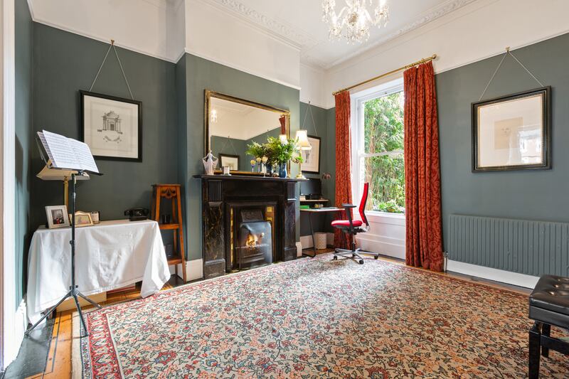 Diningroom/music room