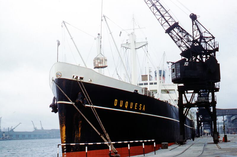 Apples being unloaded from the Duquesa in May 1960. It would depart Dublin for Buenos Aires empty. Photograph: Dublin Port Company Archive
