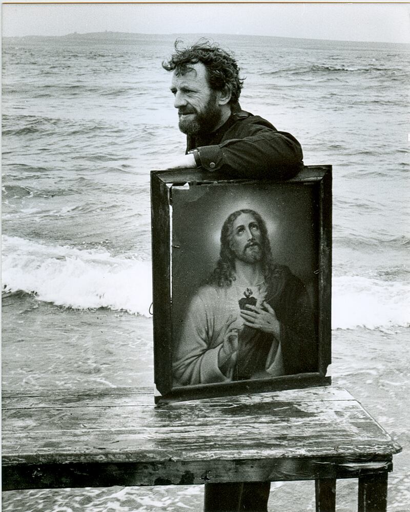 Mick Lally unloading the set for Playboy of the Western World for Druid's October 1982 tour of the Aran Islands. Photograph: Druid