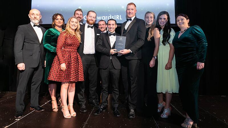 Stuart Russell, Awards Judge presents the CX Impact in Entertainment & Leisure award to the Paddy Power Betfair team.
