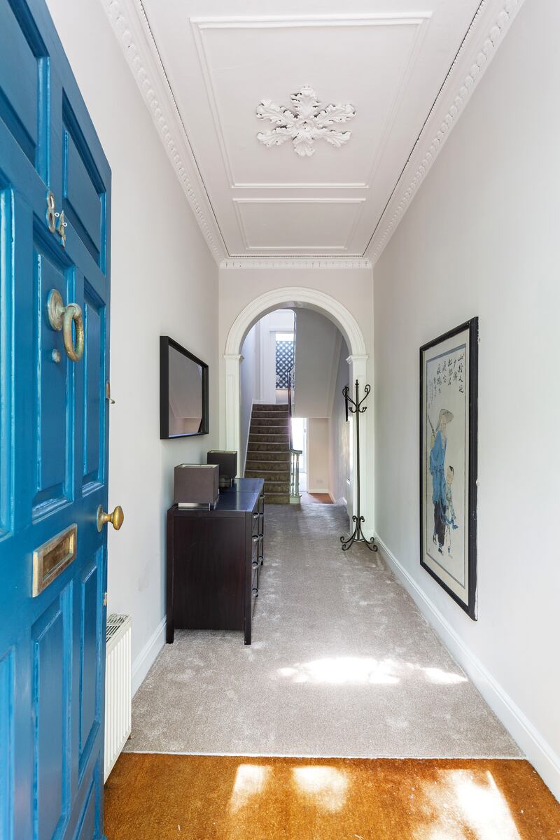 Second unit: entrance