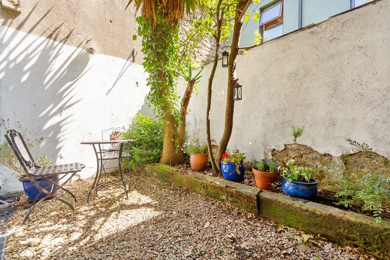 Both the kitchen and diningroom benefit from lots of light from the private courtyard.