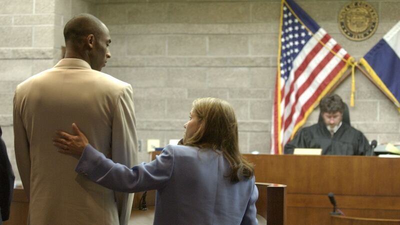 Bryant looks at his lawyer Pamela Mackey during an an advisement hearing in 2003. Photo: Barry Gutierrez-Pool/Getty Images