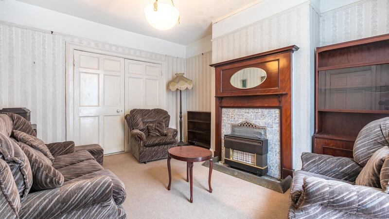 19 PHIBSBORO AVE LIVING ROOM