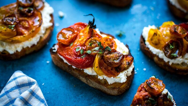 Tomato, ricotta & thyme tartines