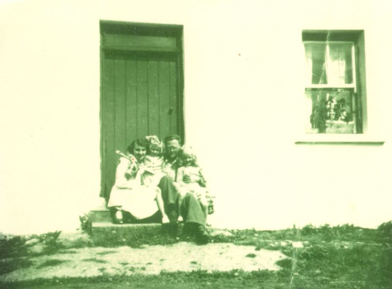 She Died Young: Brenda Fricker with her parents, Bina and Des, and sister, Gránia