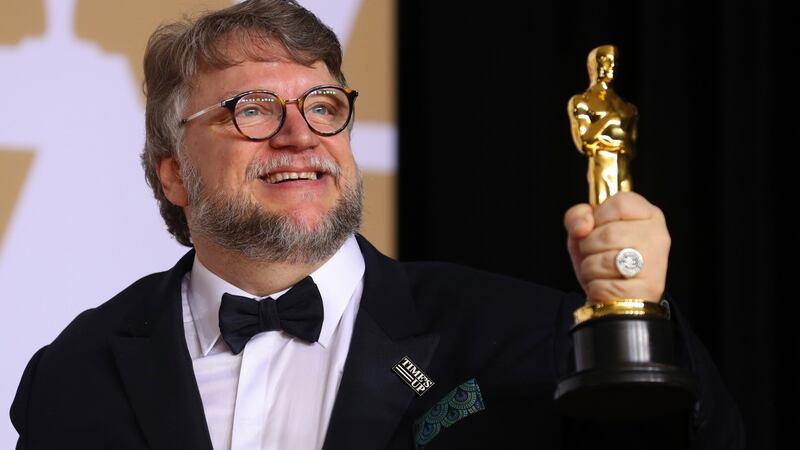 Guillermo del Toro with the Best Director Award for ‘The Shape of Water’. REUTERS/Mike Blake