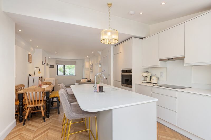 Kitchen/dining/living area