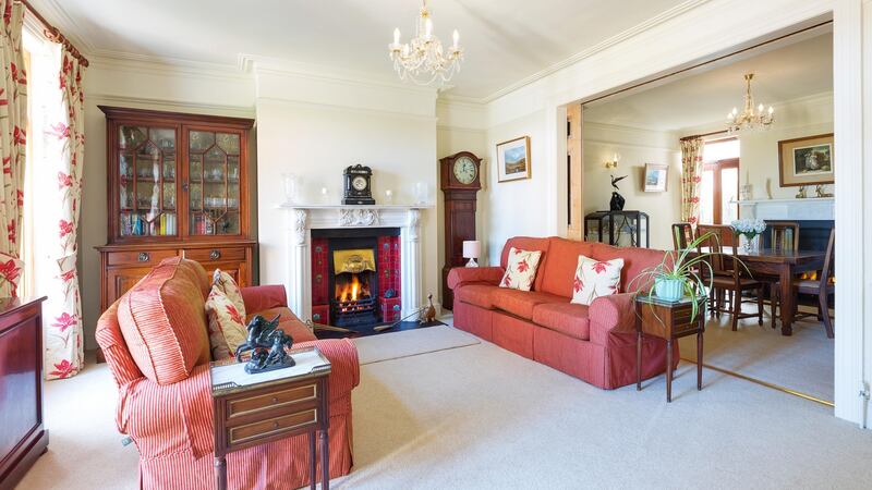 There are sliding, timber-framed interconnecting doors between the reception rooms.