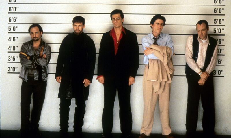 Gabriel Byrne and Kevin Spacey in The Usual Suspects with Kevin Pollak, Stephen Baldwin and Benecio Del Toro