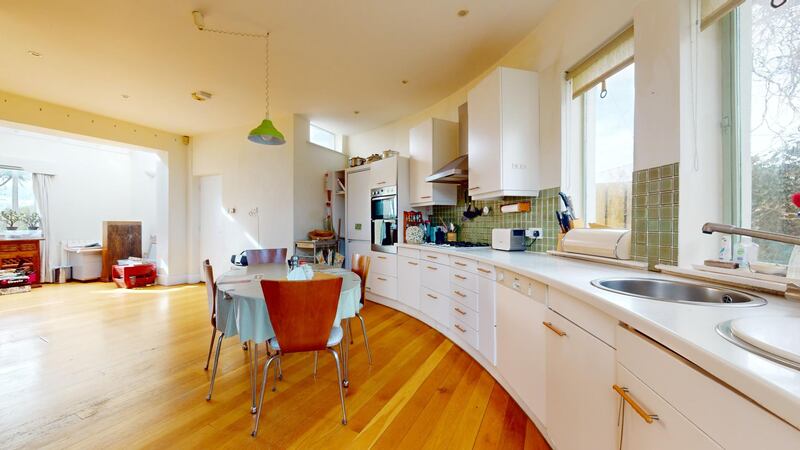 Kitchen with curved wall