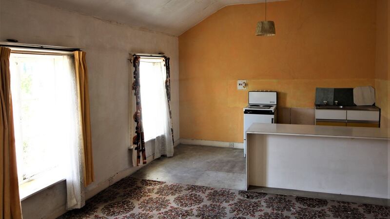 Upstairs 9 Sandfore Avenue