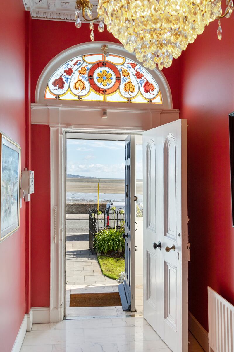 Entrance hall with fanlight