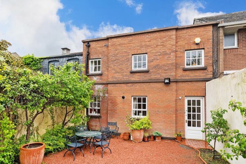 Mews house: 33 Heytesbury Lane, Ballsbridge, Dublin 4