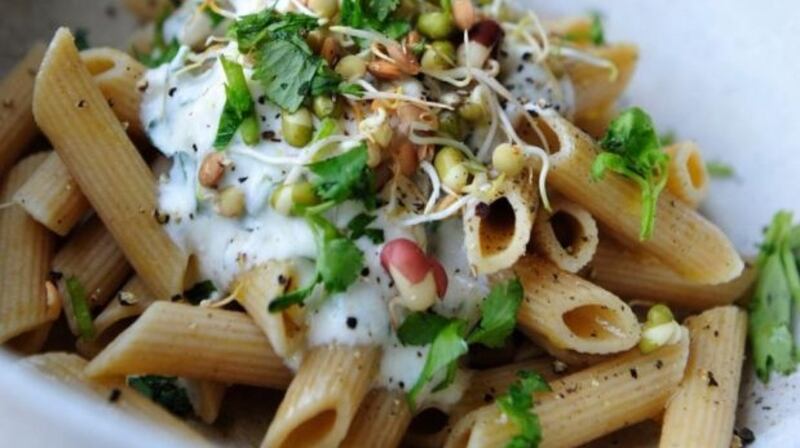 Wholewheat penne with yoghurt, basil and mozzarella