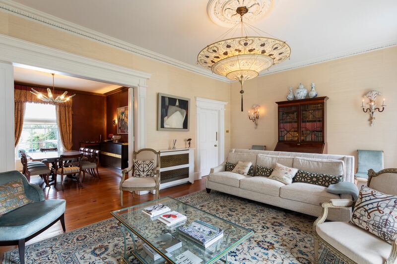 Drawingroom looking in to diningroom