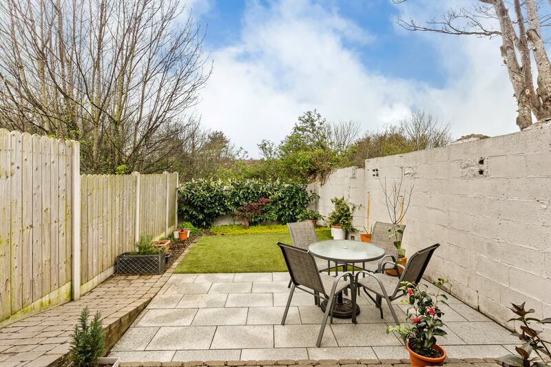 It is a 20-minute walk from University College Dublin’s main campus at Belfield, with Rathmines, Clonskeagh and Milltown all within close range