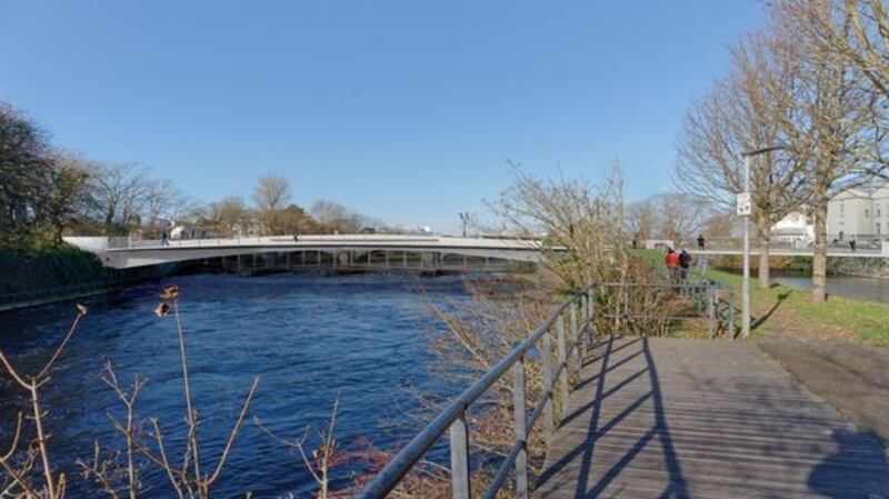 The new bridge will be situated 24m downstream from the existing bridge and will draw away some of the 9,000 pedestrians and cyclists who use the Salmon Weir Bridge.