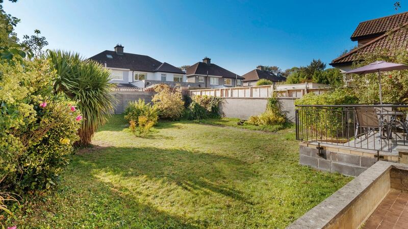 Extensive south-facing garden