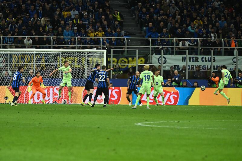 Eric Garcia (24) volleys his team's first goal and Barcelona are back in the tie.  Photograph: Piero Cruciatti / AFP