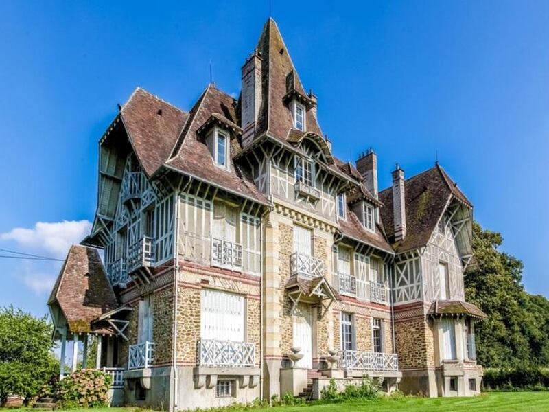 €371,000: Somme chateau